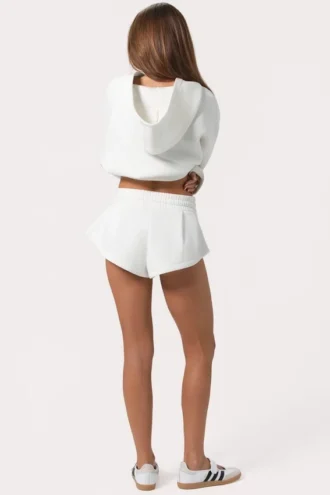 Mid-Rise Shorts i färgen Milk