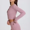 Mini-shorts i ribbad stickning med knytband i mauve