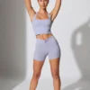 Mini-shorts med vridet midjeband och fickor i periwinkle