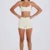 Minishorts med hög midja i krämfärg