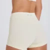 Minishorts med hög midja i krämfärg