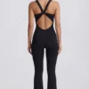 Mjuk Active-jumpsuit med utskärning i ryggen i svart