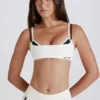 Mjuk Active-sport-BH med vridet ryggparti i lager-på-lager-stil i elfenben