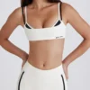 Mjuk Active-sport-BH med vridet ryggparti i lager-på-lager-stil i elfenben