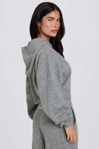 Mjuk, kort hoodie i grått med dragkedja