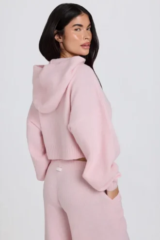 Mjuk, kort hoodie i stickat med dragkedja i ljusrosa