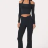 Mjuka Active-leggings med V-formad midja och utsvängda ben i svart