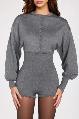 Moya långärmad jumpsuit i finstickat grått