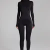 Musa långärmad jumpsuit med hög hals i svart