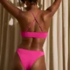 Mykonos bikinitopp med nyckelhålsdetalj i fuchsia
