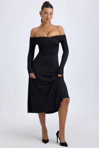Noelle Modal Off-Shoulder Ruched Midaxi-klänning i svart