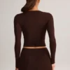 Noor Modal högmidjade bodycon-shorts i chokladbrunt