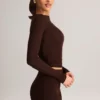 Noor Modal högmidjade bodycon-shorts i chokladbrunt