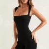 Nova kortärmad unitard med fyrkantig halsringning i svart