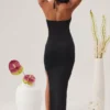 Oceane Cut Out Halter Neck Floor Length Maxiklänning i svart