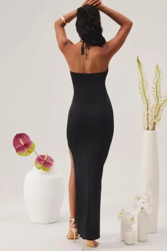 Oceane Cut Out Halter Neck Floor Length Maxiklänning i svart