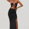 Oceane Cut Out Halter Neck Floor Length Maxiklänning i svart