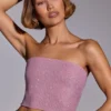 Odetta, utsmyckad, axelbandslös crop top i ljusrosa