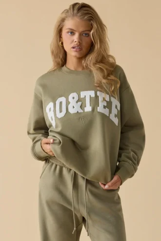Oversized tröja med rund hals i mjuk olivgrön