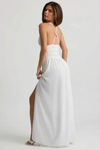 Pryana Plunge Cross-Back maxiklänning i vitt