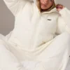 Quiltad puffjacka i corduroy i färgen Ivory
