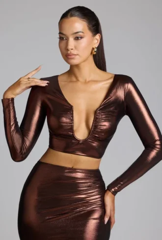 Rana crop top i metalliskt jersey med djup urringning i kopparbrons