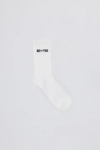 Ribbade halvhöga strumpor i vitt