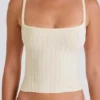 Ribbstickad linne med knytband i kräm