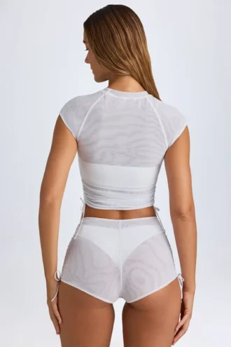 Rocas genomskinliga, rynkade minishorts i vitt