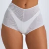 Rocas genomskinliga, rynkade minishorts i vitt
