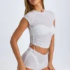 Rocas genomskinliga, rynkade minishorts i vitt