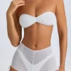 Rocas genomskinliga, rynkade minishorts i vitt
