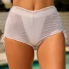 Rocas genomskinliga, rynkade minishorts i vitt