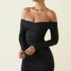 Rosanna Off-Shoulder Ruched Bodycon-miniklänning i svart