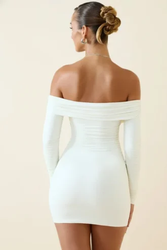 Rosanna Off-Shoulder Ruched Bodycon Miniklänning i Vanilla