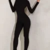 Rumer jumpsuit med hög hals och öppen rygg i svart