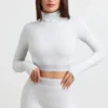 Rygglös långärmad crop top med hög hals i gråmelerad