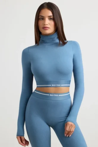 Rygglös långärmad crop top med hög hals i stålblått