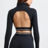 Rygglös långärmad crop top med turtleneck i svart