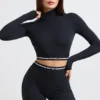 Rygglös långärmad crop top med turtleneck i svart