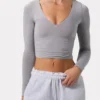 Rynkad långärmad crop top i grått