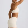 Rynkade minishorts i ivory marl