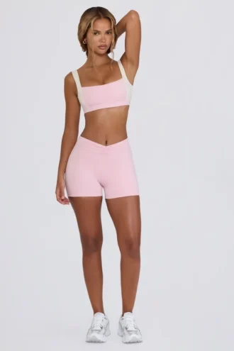 Rynkade minishorts i ljusrosa melerad