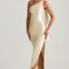 Sheril asymmetrisk maxiklänning med scarf-detaljer i ivory