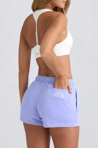 Shorts med medelhög midja i färgen Periwinkle
