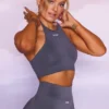 Sömlös crop top med hög halsringning i grått