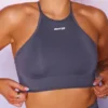 Sömlös crop top med hög halsringning i grått