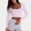 Sömlös, mjuk ribbad crop top med utskärningar i puderrosa