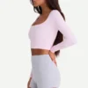 Sömlös, mjuk ribbad crop top med utskärningar i puderrosa