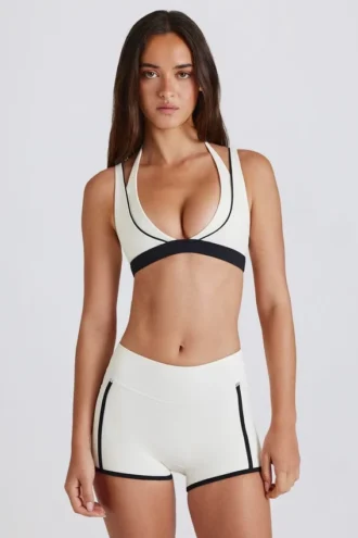 Soft Active Contrast minishorts i elfenben